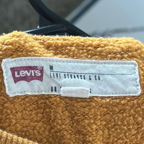 LEVIS MEN SZ M Mustard Yellow LOGO SPELLOUT PULLOVER SWEATSHIRT - Picture 4 of 6